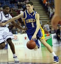 武汉三镇官宣：30岁前国脚合同到期离队，接近加盟中超第8（武汉三镇官宣：30岁前国脚合同期满离队，或将加盟中超第8名球队）