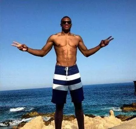 帕尔马官方：铃木彩艳左手中指及手舟骨复合骨折，将接受手术（帕尔马通报：铃木彩艳左手中指与腕舟骨复合性骨折，将接受手术）