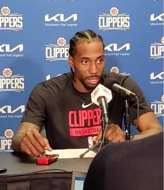 表情严肃！杨鸣回应遭江苏大逆转：球员没能站出来，大家畏手畏脚（面色凝重！杨鸣谈江苏逆转：关键时刻无人挺身，队员普遍拘谨）