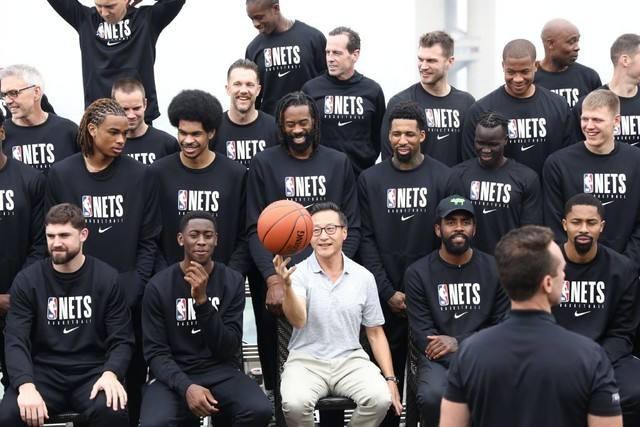 稳定表现！米切尔17中9轰28分8助攻（发挥稳健！米切尔17投9中砍下28分8助攻）