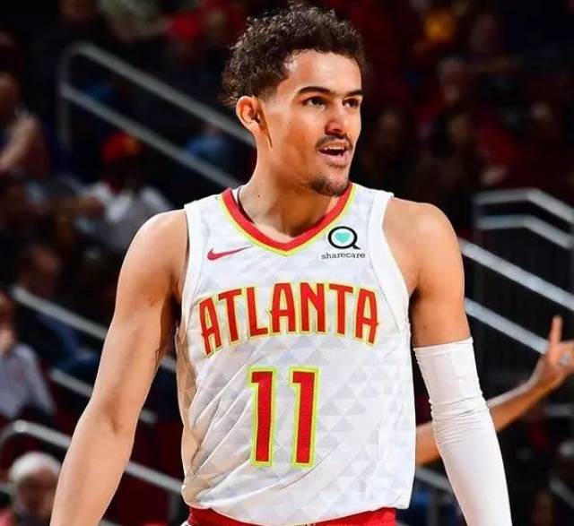 北京男篮在俱乐部杯首战惨败，内线劣势明显，外援表现疲软，青岛男篮以较大优势取胜。（北京男篮俱乐部杯首秀惨败：内线短板暴露、外援乏力，青岛大胜）