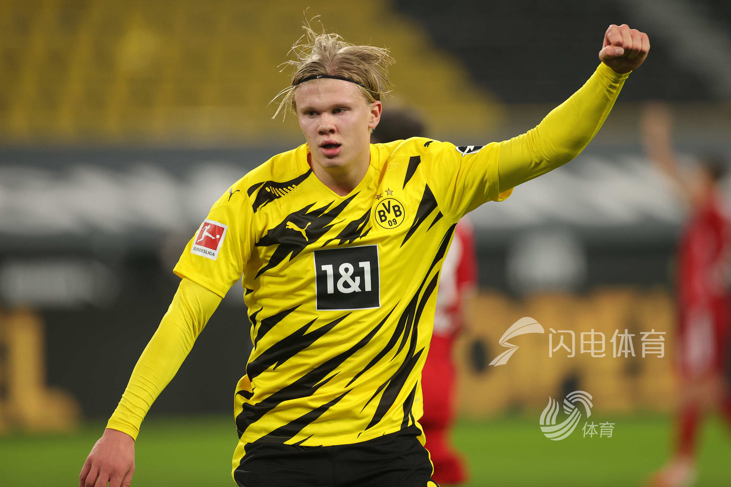 英超战报：伊萨克破门，罗梅罗、西蒙斯染红，9人热刺1-2利物浦（英超简讯：伊萨克建功，罗梅罗、西蒙斯被罚下，9人热刺1-2不敌利物浦）