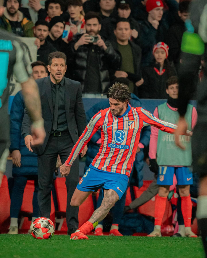 姆巴佩祝贺阿什拉夫获得非洲足球先生：我的兄弟，非洲之王（姆巴佩为阿什拉夫加冕非洲足球先生送上祝福：我的兄弟，非洲之王）