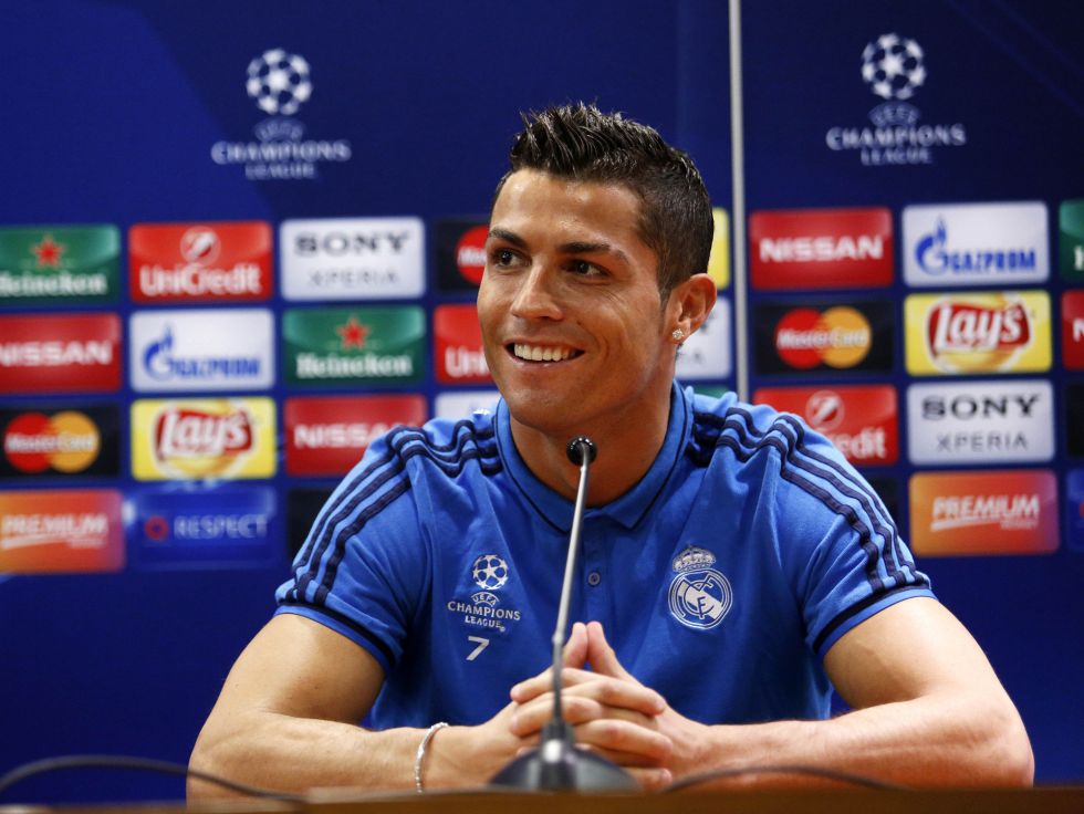 歌名应景，著名歌唱家波切利在世界杯抽签仪式演唱《今夜无人入眠》（世界杯抽签仪式上，波切利献唱《今夜无人入眠》，歌名恰到好处）